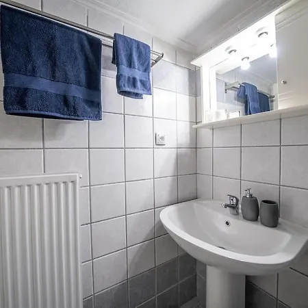 Apartment Hideaway For 2! *